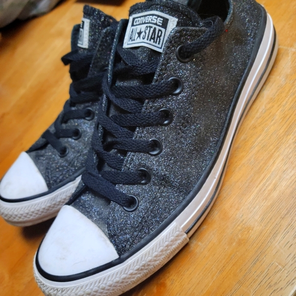 Converse - Picture 2 of 3